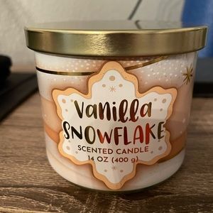 Vanilla winter candle